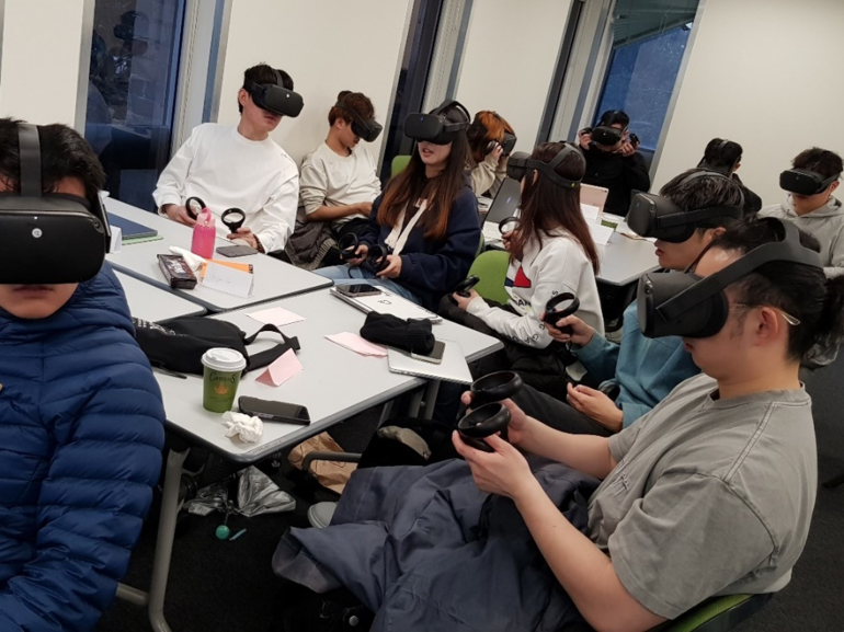 Photo of a VR classroom