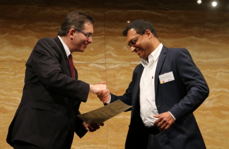 Appointment of Scientia Education Fellow: Chinthaka Balasooriya (Ian Jacobs and Chinthaka Balasooriya shaking hands)