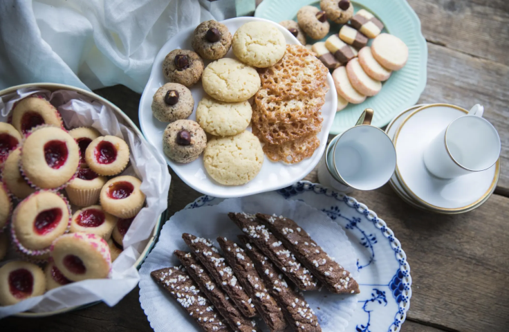 Seven types of biscuits with tea