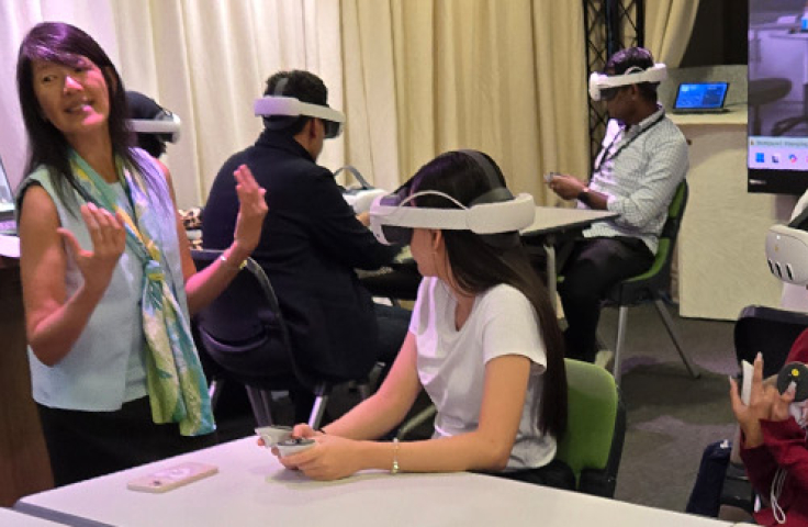 Academics using VR technologies in class